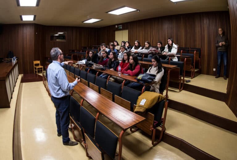 Situação de docentes de risco no superior será tratada caso a caso