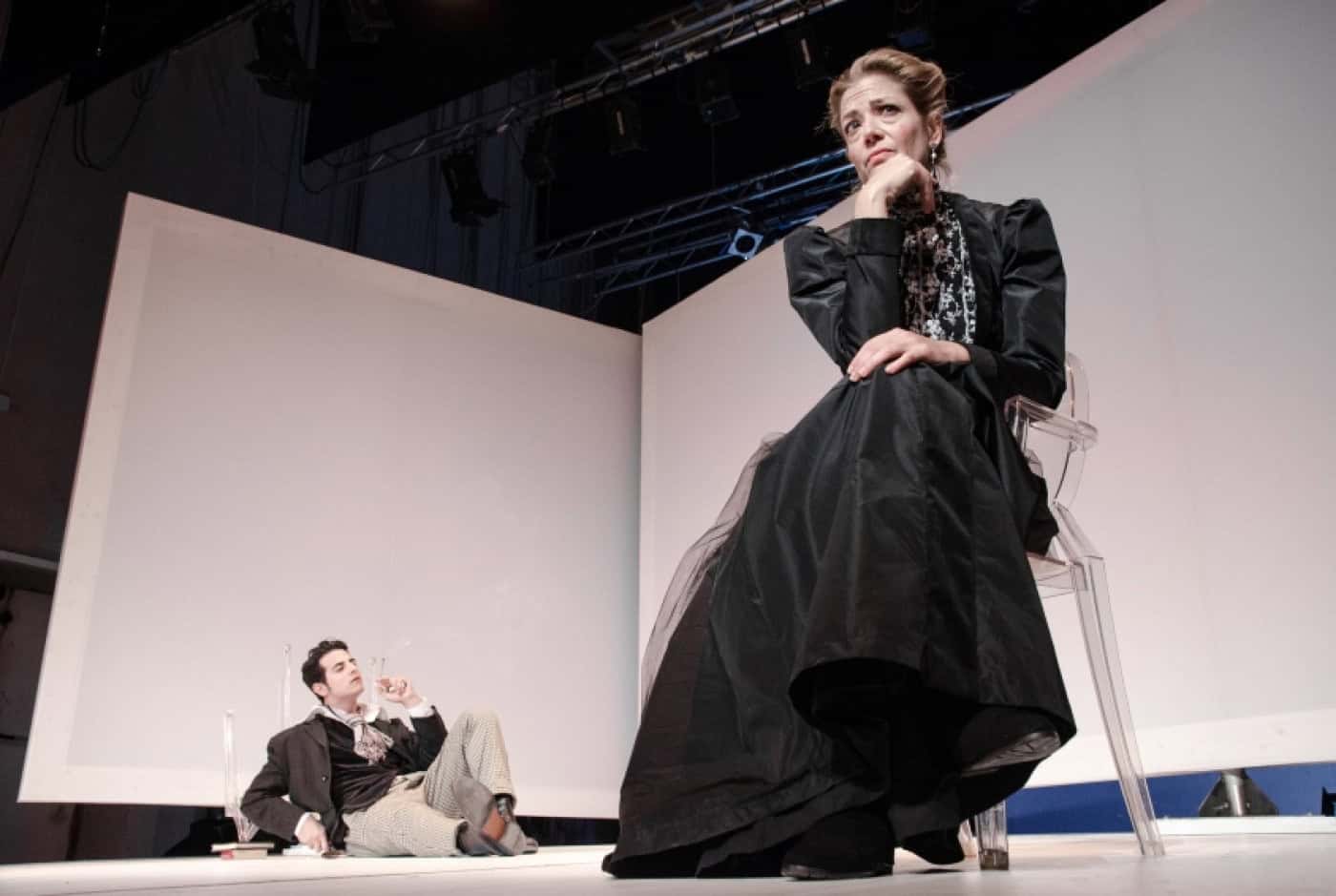 "Espectros", peça sobre igualdade de género, chega ao Theatro Circo