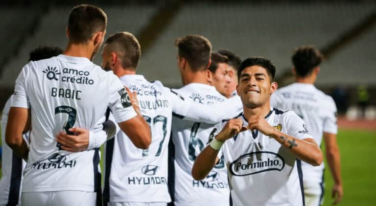 Famalicão vence Belenenses SAD após reviravolta