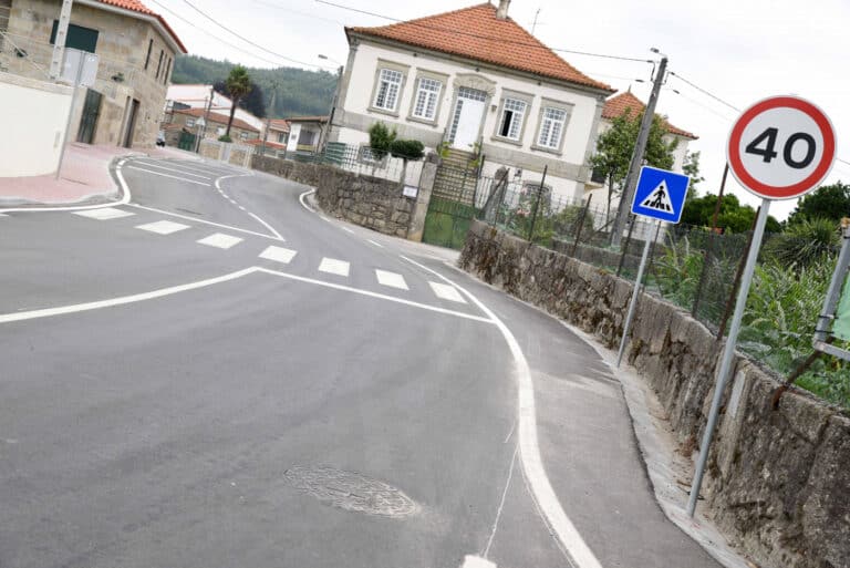 CM Famalicão intervém em estrada municipal de Lemenhe