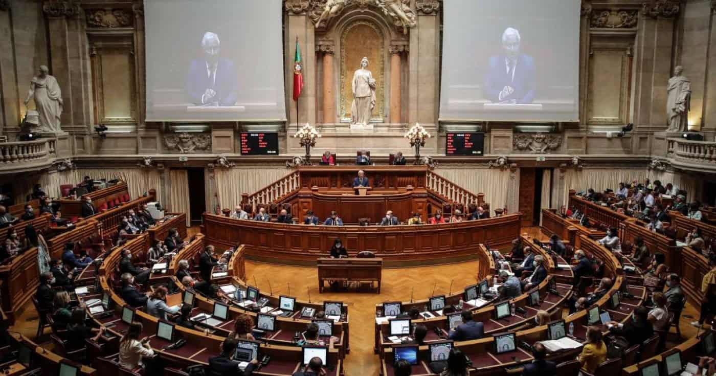 Projetos PCP e BE para aumentar subsídio de desemprego aprovados na generalidade