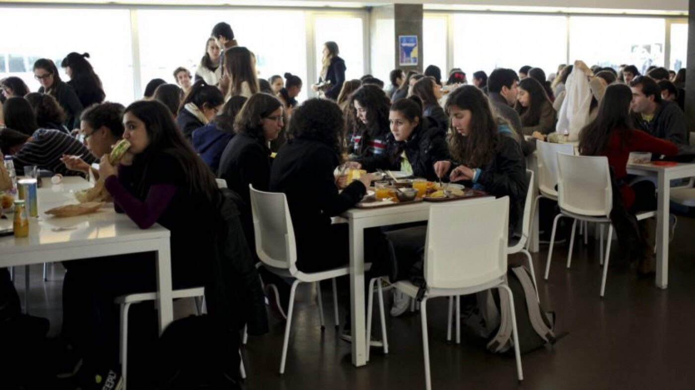 Alojamento local e pousadas sem reservas de universitários