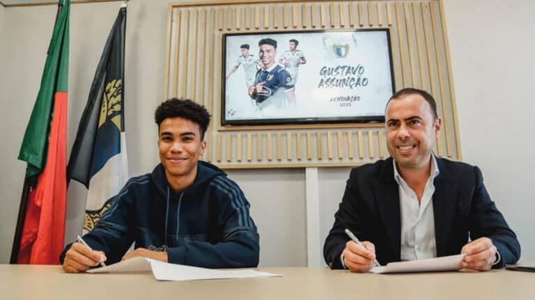 Gustavo Assunção renova pelo Famalicão até 2025