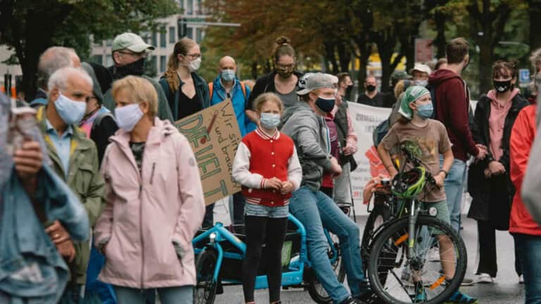 Alemanha bate recorde de novas infecções desde abril com 5 mil casos