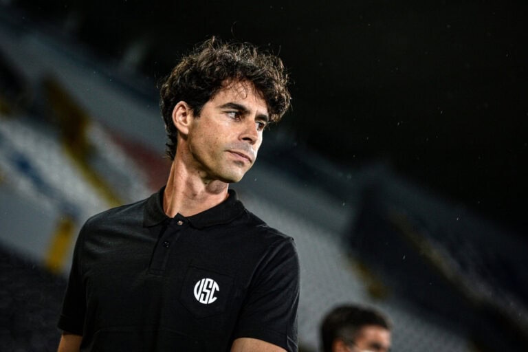 Tiago Mendes diz que saída do Vitória SC foi decisão "meditada"