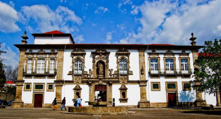 CM Guimarães clarifica: Contrato com presidente de Junta é legal