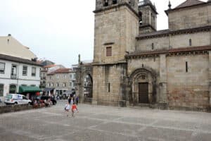 CDU quer travar estacionamento abusivo no Rossio da Sé