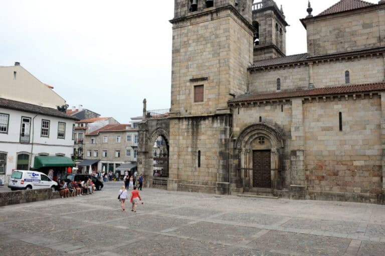 CDU quer travar estacionamento abusivo no Rossio da Sé