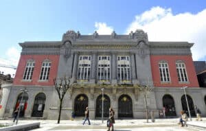 Theatro Circo anuncia concertos de Adriana Calcanhotto, B Fachada e Selma Uamusse