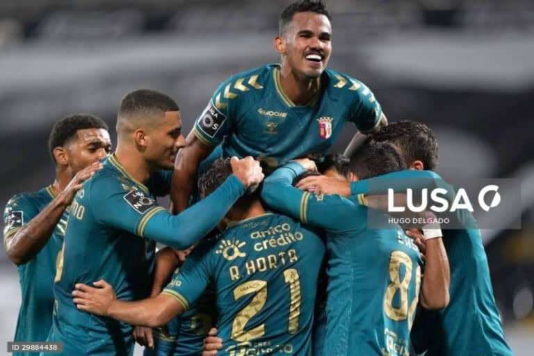 SCB vence Vitória SC pela margem mínima em jogo com três expulsões