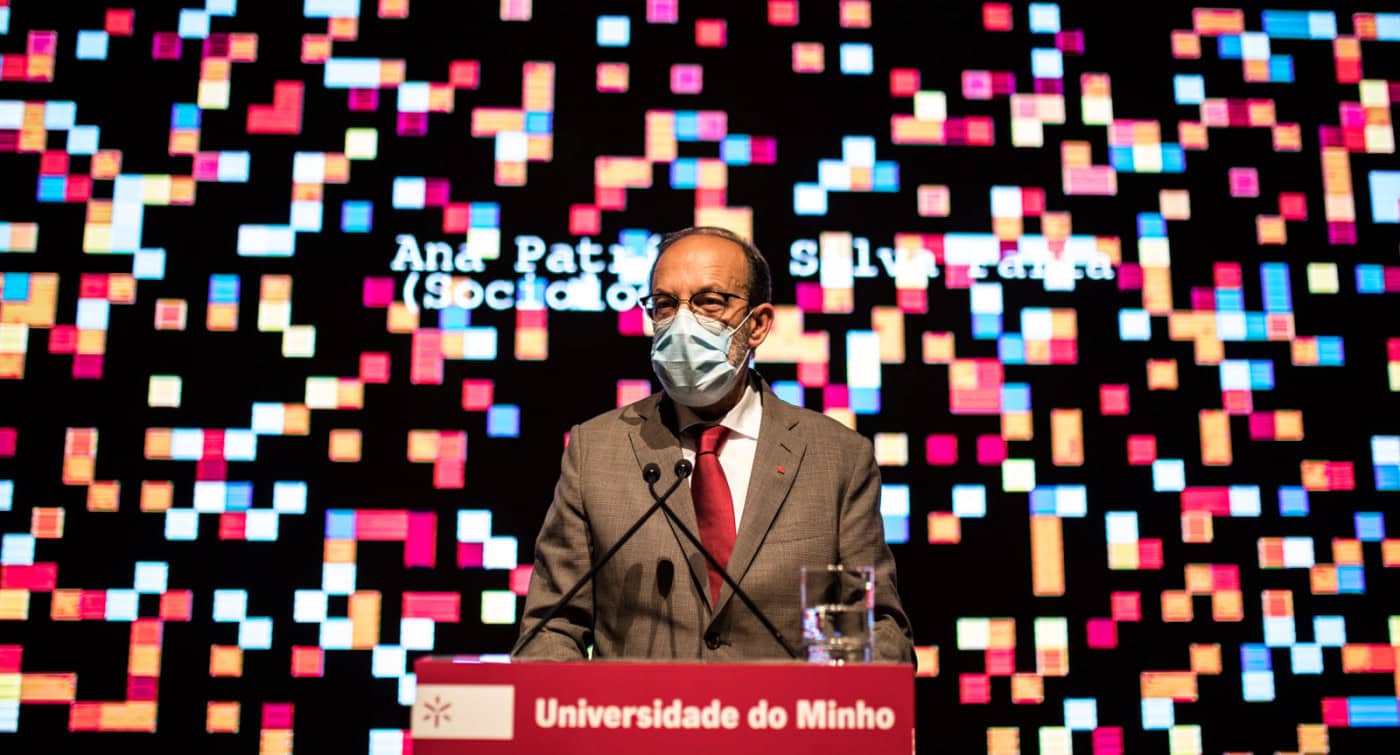 Reitor suspende actividade lectiva presencial para 3ºano de Teatro