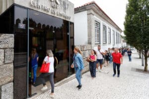 Aumento do desemprego em Guimarães leva oposição a criticar gabinete de crise