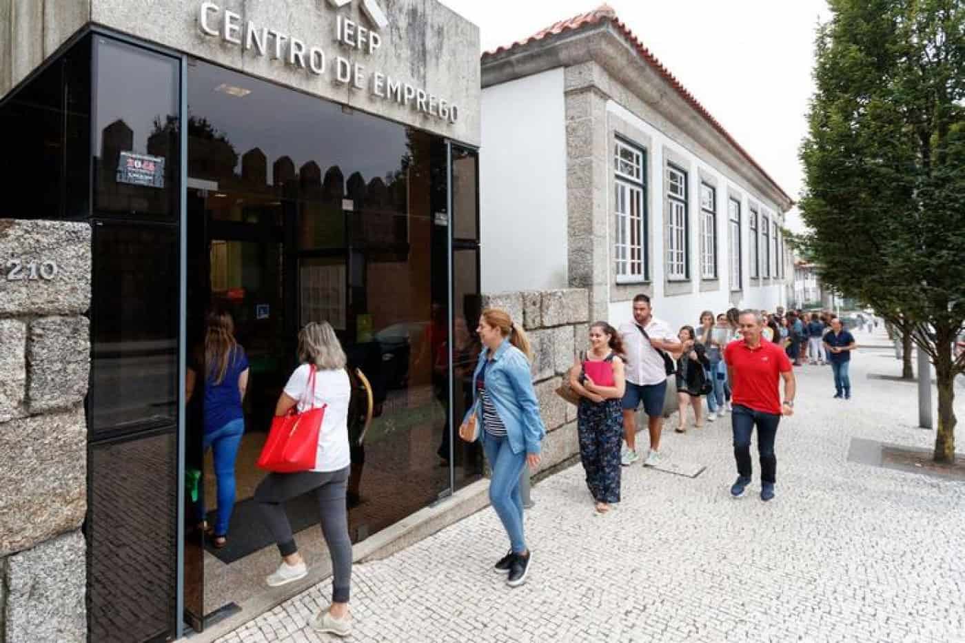 Aumento do desemprego em Guimarães leva oposição a criticar gabinete de crise