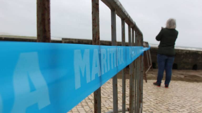 Sete distritos do continente sob aviso laranja devido à agitação marítima