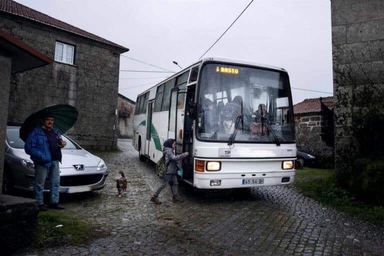 Jovem arcuense lança petição pela melhoria dos transportes públicos no interior