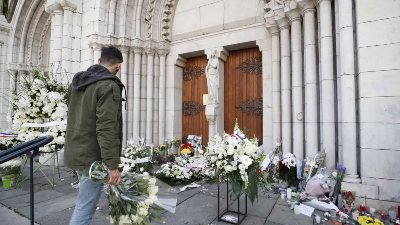 Padre ortodoxo atingido a tiro junto a igreja em Lyon, França
