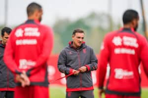 Jogo difícil com "pequena percentagem de êxito" e várias alterações no onze