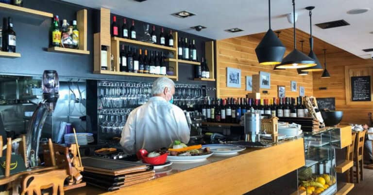 Metade das empresas do comércio e restauração com quebras acima de 50%