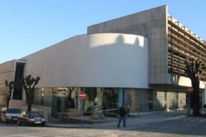 Biblioteca Lúcio Craveiro ajusta horário