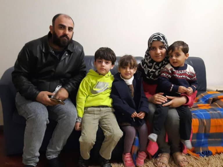 CLIB acolhe jovem família de refugiados sírios