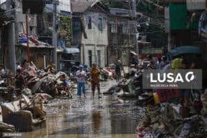 Tufão Vamco mata 67 pessoas nas Filipinas