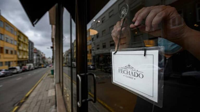 Recolher obrigatório estende-se a 77 concelhos a partir desta segunda-feira