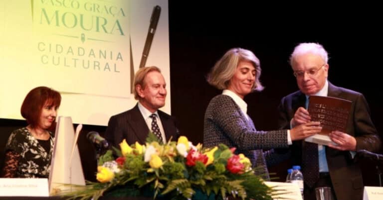 Voto de louvor a Vítor Aguiar e Silva aprovado por unanimidade