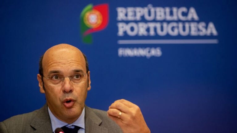 Governo não exclui novas "restrições" nos municípios mais atingidos