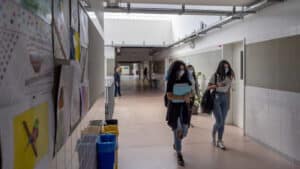 Sindicato diz que há escolas que escondem casos de alunos com Covid-19