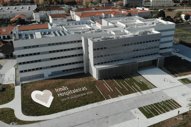 Casa de Saúde Bom Jesus não estará a dar informação clínica e formação a colaboradores