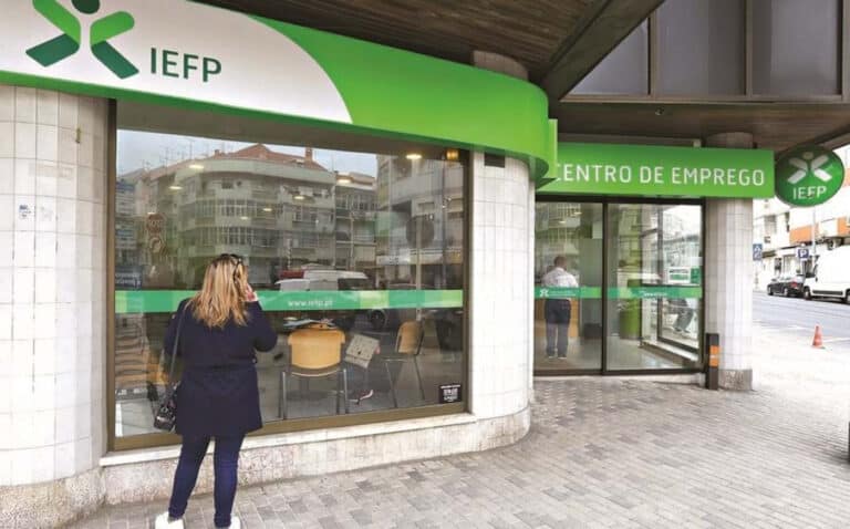 Desemprego regista em Outubro maior descida desde início da pandemia