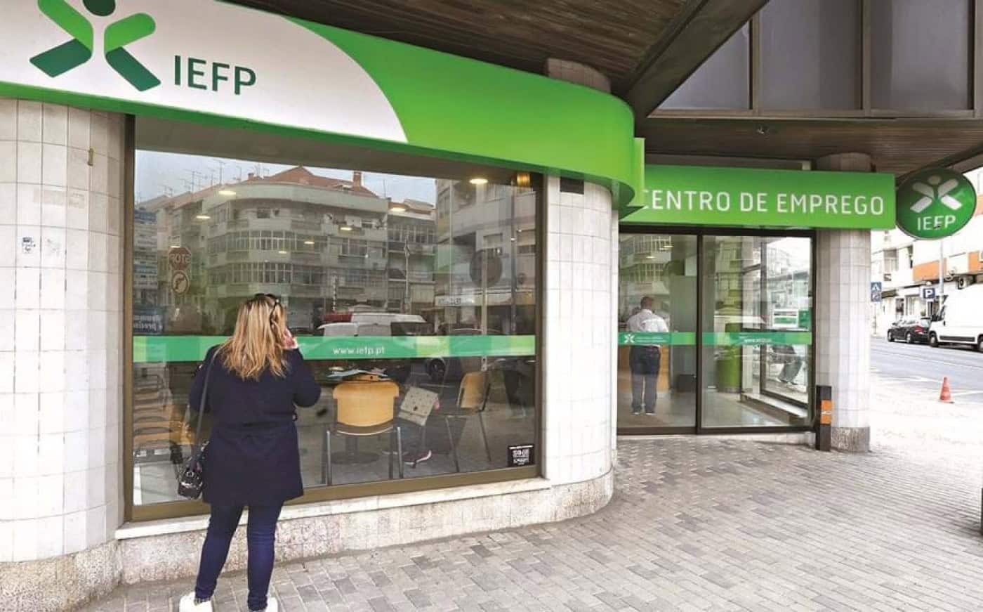 Desemprego regista em Outubro maior descida desde início da pandemia