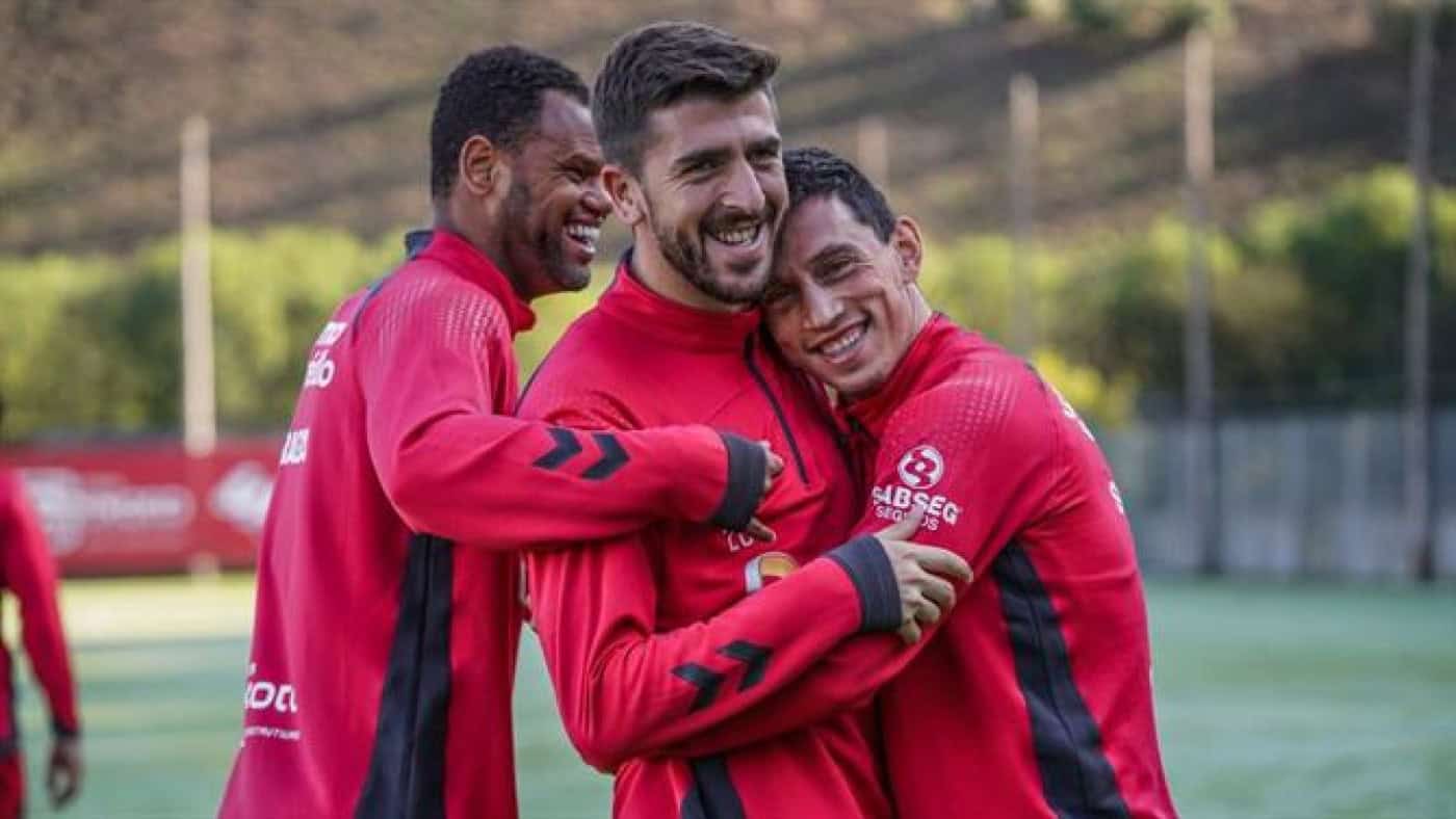 Paulinho e Musrati ao serviço de Carvalhal