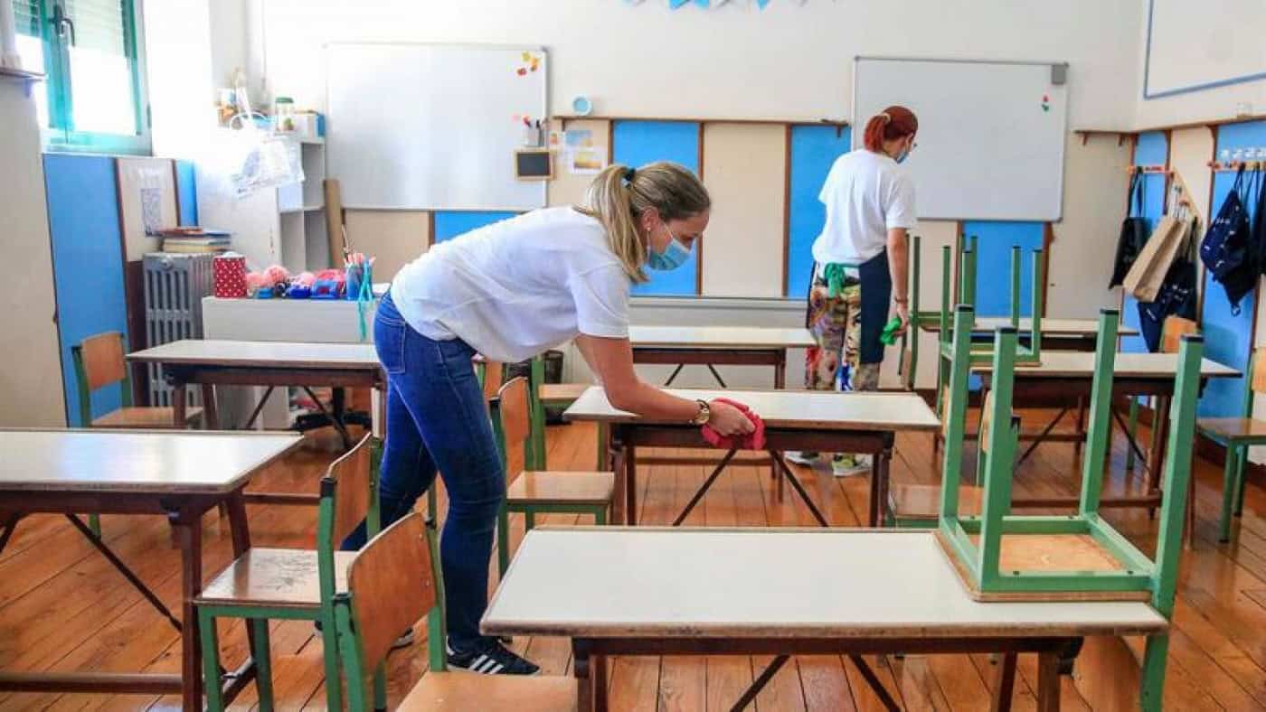 Funcionários das escolas suspendem greve marcada para 7 de Dezembro&nbsp;