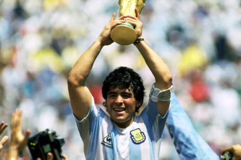 Morreu o lendário Diego Maradona
