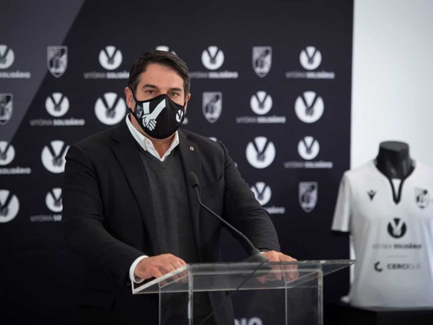 Vitória Solidário veste a camisola pela CERCIGUI, APCG e Casa da Criança