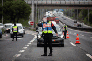 Proibido circular entre concelhos entre as 23:00 de hoje e as 05:00 de quarta