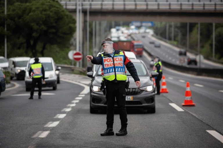 Proibido circular entre concelhos entre as 23:00 de hoje e as 05:00 de quarta