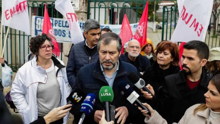 Professores marcam greve nacional para 11 de Dezembro