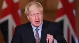 Boris Johnson diz que vacina vai permitir "recuperar vidas"