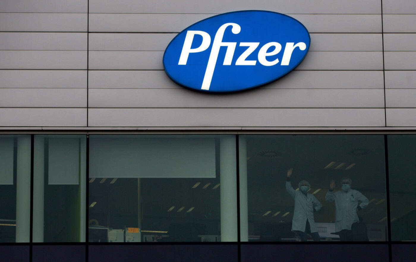 Vacina da Pfizer já está a caminho do Reino Unido
