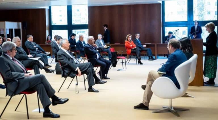 O pico da segunda vaga foi a 25 de Novembro e há uma "tendência de descida"