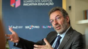 Nuno Crato lamenta "acusações irresponsáveis e falsas" de sec. Estado