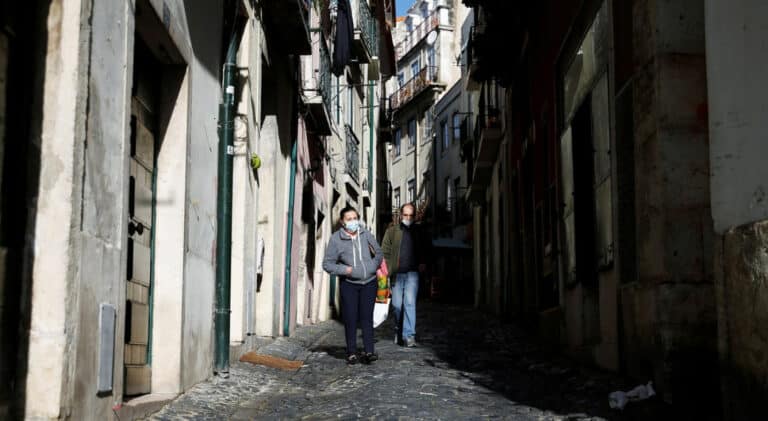 Novo estado de emergência em vigor com maiores restrições em 113 concelhos