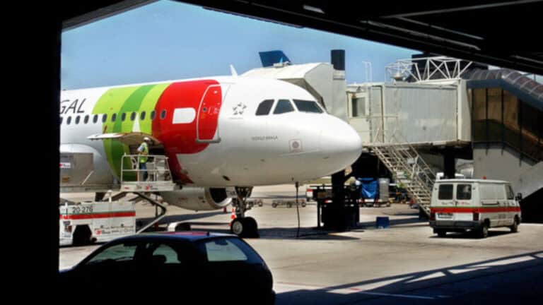 Governo reúne-se com partidos e entrega plano reestruturação da TAP no último dia dado por Bruxelas