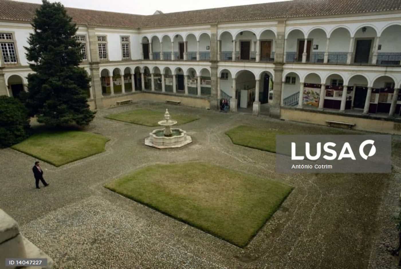 Covid-19: Universidade de Évora com "diversos" novos casos suspende aulas presenciais