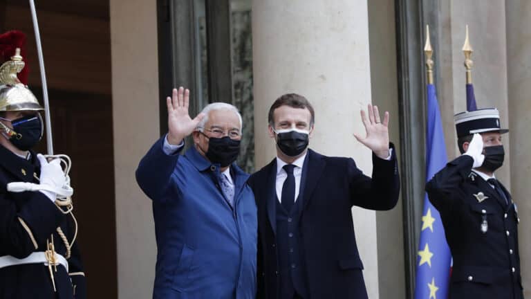 Presidente francês Emmanuel Macron com teste positivo para a Covid-19