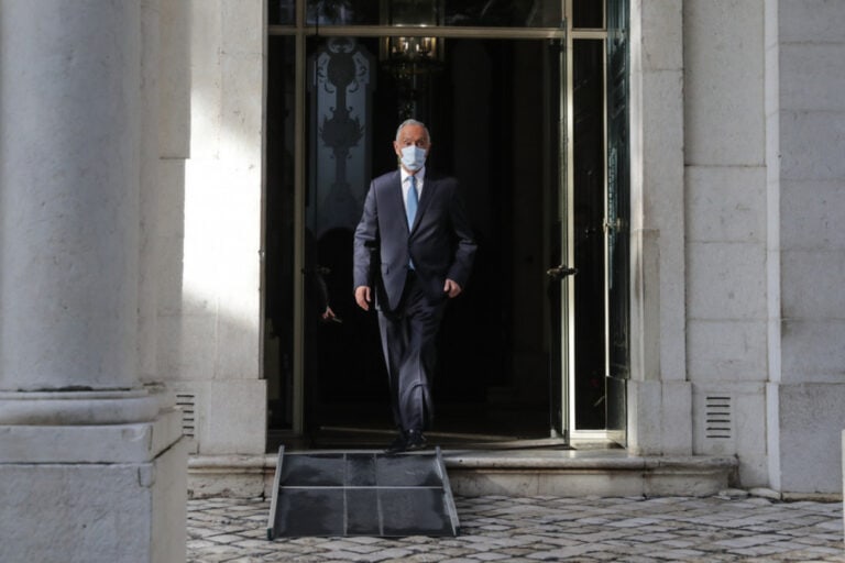 Presidenciais. Marcelo entrega 12.747 assinaturas e promete "campanha pela positiva"