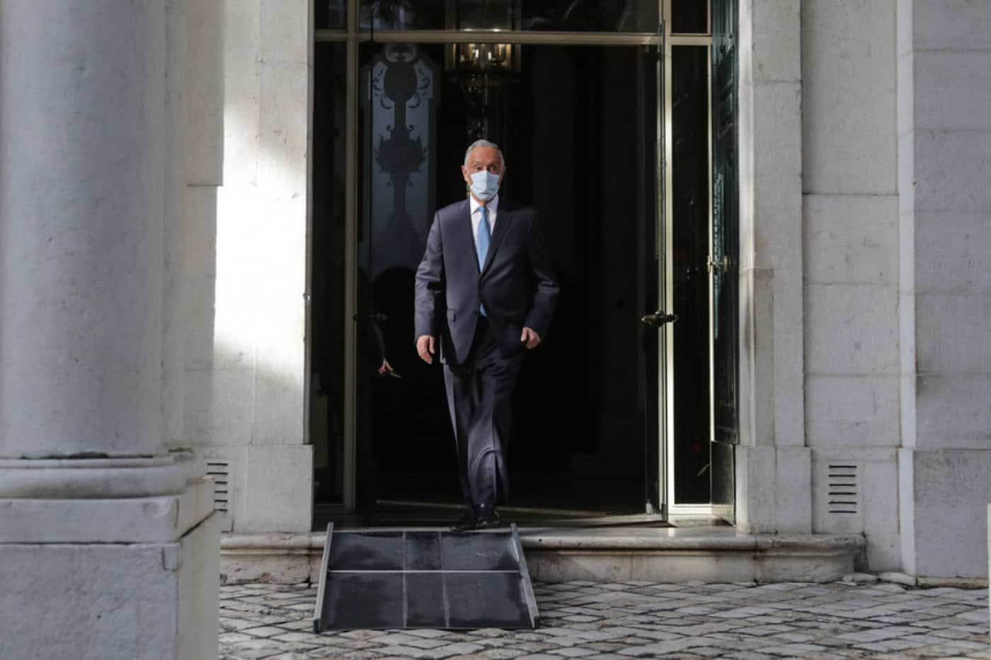 Presidenciais. Marcelo entrega 12.747 assinaturas e promete "campanha pela positiva"