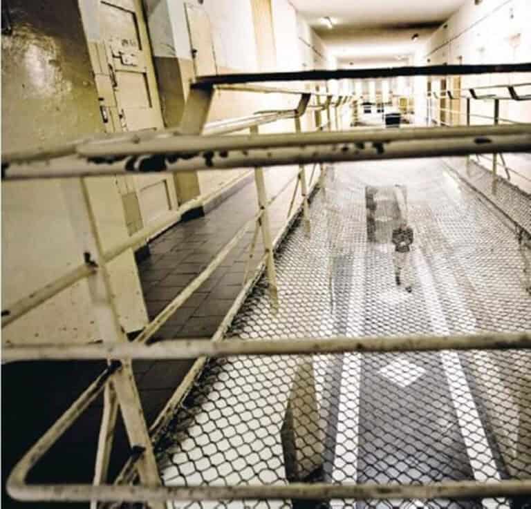 Há 42 casos ativos de Covid-19 nas prisões em Portugal